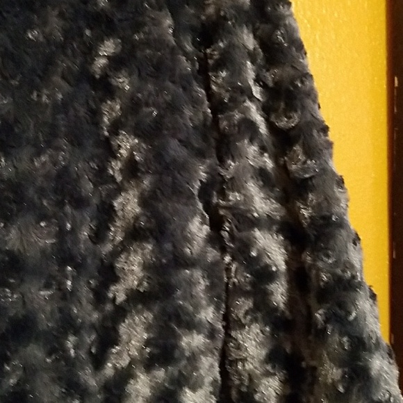 Derek Heart Faux Fur Jacket - Picture 5 of 6